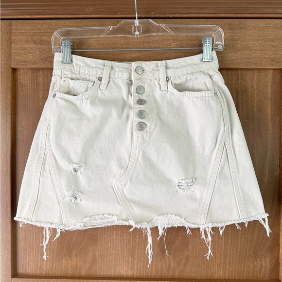 Free People We The Free Distressed White Denim Mini Skirt Button Fly size 26 - Picture 1 of 12